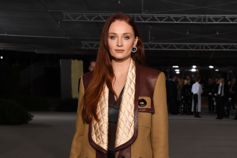 Sophie Turner fue captada a los besos con otro hombre que no es Joe Jonas.