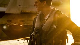 Que Ver | top-gun-maverick-tom-cruise-maverick-jet-sun.jpg