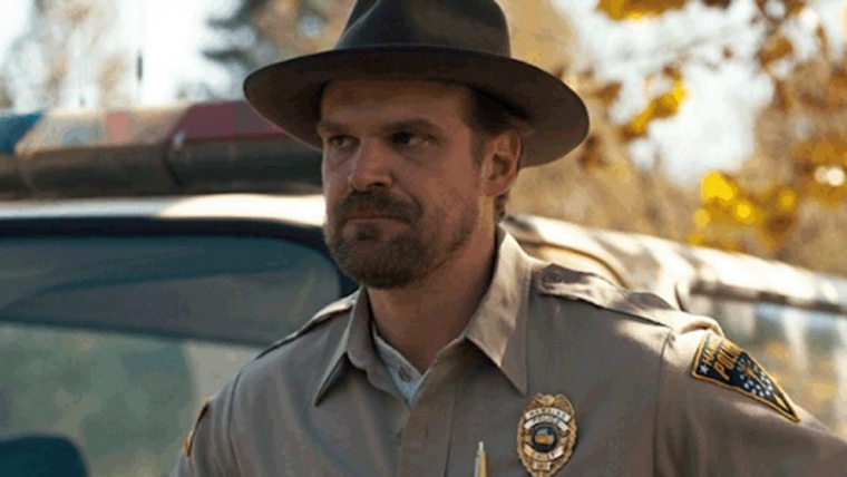 Jim Hopper ha sido parte de todas las temporadas de Stranger Things. Jim Hopper ha sido parte de todas las temporadas de Stranger Things.