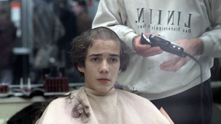 Arno Frisch protagoniza esta película de terror psicológico dirigida por Michael Haneke.