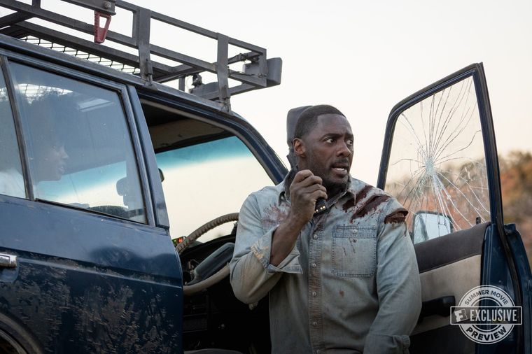 Un león tiene en jaque a Idris Elba