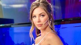 Romina Malaspina sigue conduciendo el noticiero con atuendos más que sugerentes Romina Malaspina sigue conduciendo el noticiero con atuendos más que sugerentes