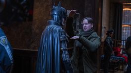 Matt Reeves junto a Robert Pattinson durante el rodaje de The Batman. Matt Reeves junto a Robert Pattinson durante el rodaje de The Batman.