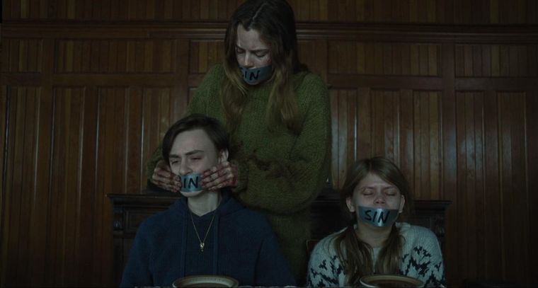 Si eres amante de los thrillers de terror no puedes dejar de ver La cabaña siniestra.