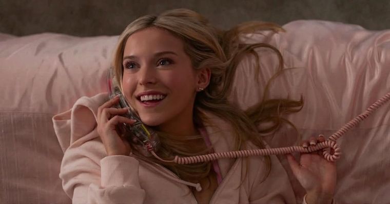 Lexi Minetree es la actriz elegida para darle vida a una Elle Woods adolescente. Lexi Minetree es la actriz elegida para darle vida a una Elle Woods adolescente.