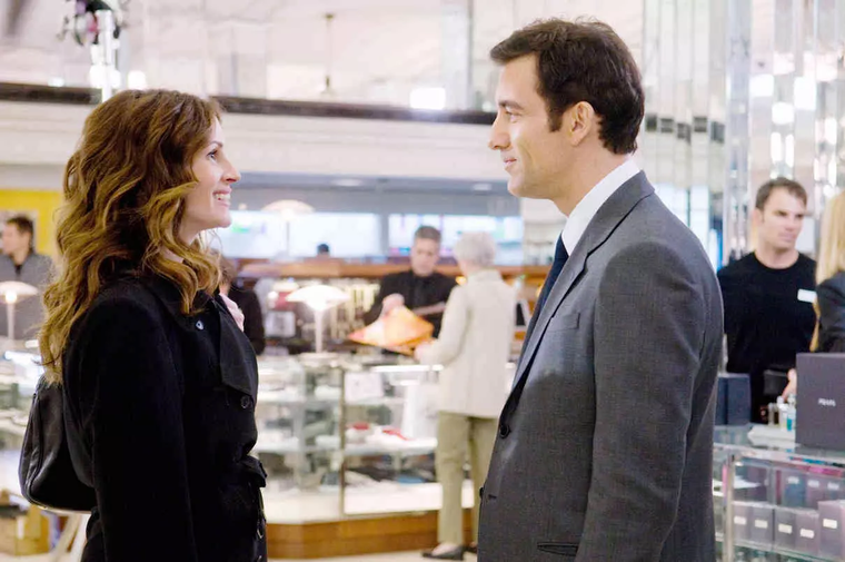Julia Roberts y Clive Owen en Duplicidad. Julia Roberts y Clive Owen en Duplicidad.