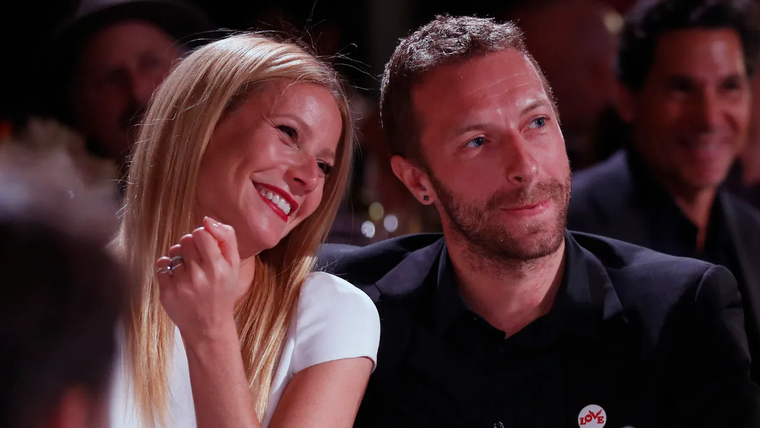 Gwyneth Paltrow y Chris Martin se conocieron en un concierto de la banda Coldplay.
