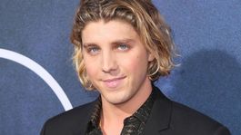 un reconocido actor publico un video en el que un director se burla de su apartamento