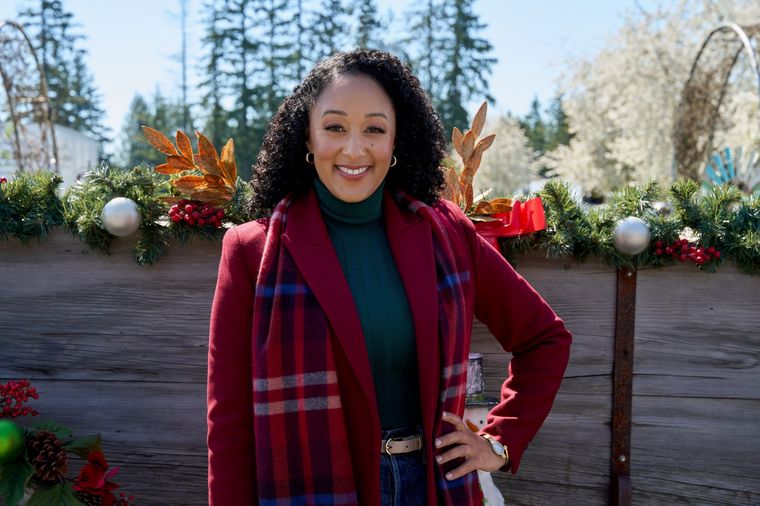 Tamera Mowry-Housley se pone al frente de Scouting for Christmas