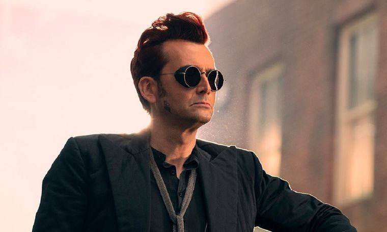 David Tennant se luce como Crowley en Good Omens