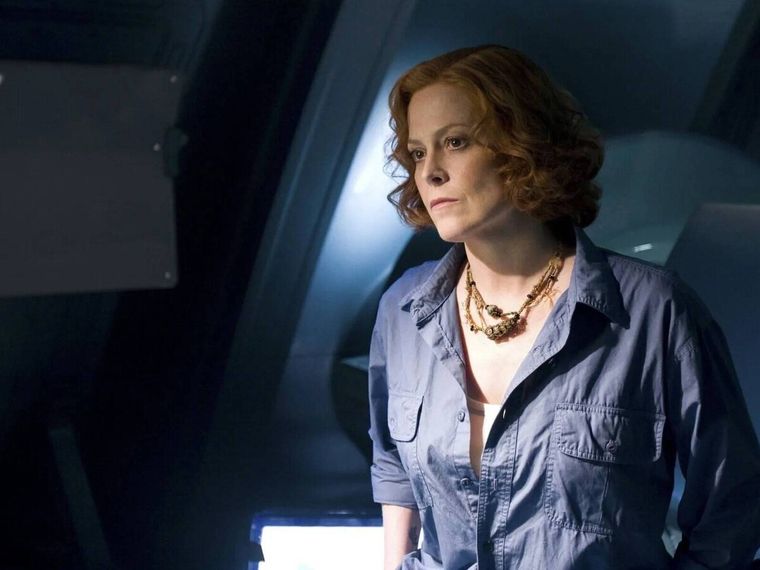 Para Sigourney Weaver, no hay director que se asemeje a James Cameron, dueño de una visión disruptiva que marca pulso ha marcado el pulso de Hollywood. Para Sigourney Weaver, no hay director que se asemeje a James Cameron, dueño de una visión disruptiva que marca pulso ha marcado el pulso de Hollywood.