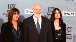 Rob Reiner junto a su esposa Michele Singer y su hija Romy.&nbsp;
