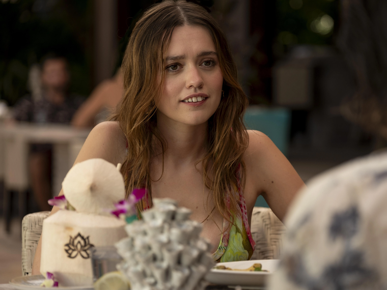 Si bien la británica era perfecta para el rol, los directivos de HBO no estaban muy seguros de que su perfil fuese el indicado para la historia y para la señal, ya que la consideraban poco agraciada. Si bien la británica era perfecta para el rol, los directivos de HBO no estaban muy seguros de que su perfil fuese el indicado para la historia y para la señal, ya que la consideraban poco agraciada.