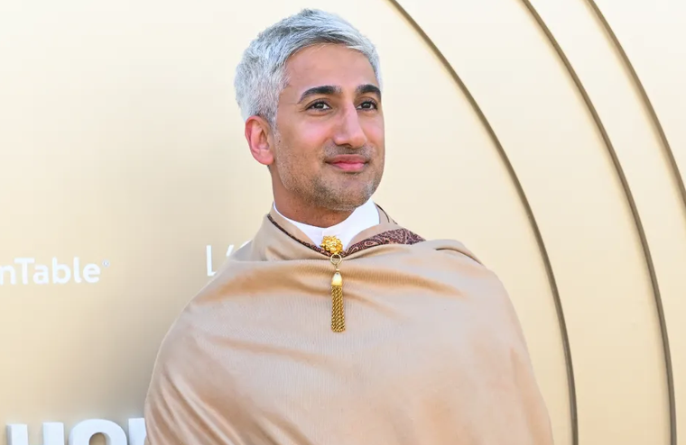 Tan France y su característico pelo plateado Tan France y su característico pelo plateado