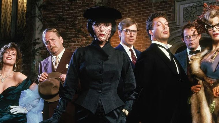 El juego de la sospecha: risas, misterio y elegancia.