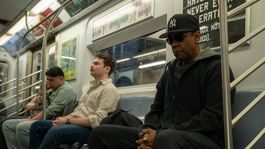 denzel washington y robert pattinson no llegaran este ano con el thriller here comes the flood