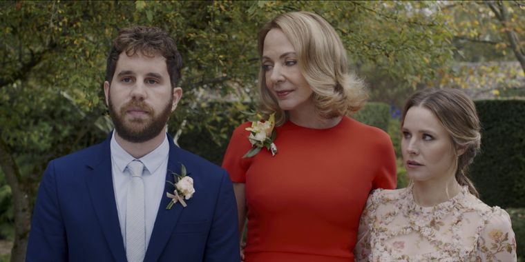 The People we hate at the Wedding es una comedia liviana que es consciente de sus limitaciones