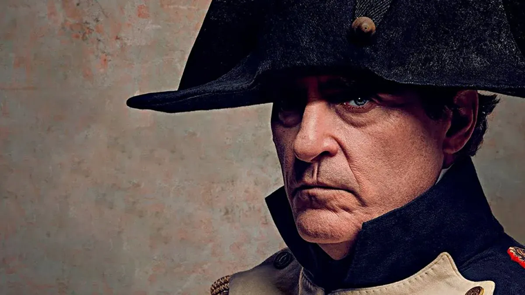 Joaquin Phoenix se luce como Napoleón Bonaparte
