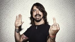Dave Grohl emprolijó su look de rockstar