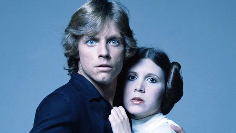 La revelación de que Luke y Leia son hermanos gemelos ocurre en la película El Retorno del Jedi (Star Wars: Episodio VI). La revelación de que Luke y Leia son hermanos gemelos ocurre en la película El Retorno del Jedi (Star Wars: Episodio VI).