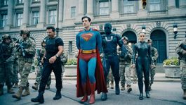 Superman siendo detenido por las autoridades de EEUU.