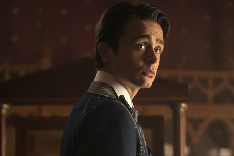 Ben Ahlers como John Jack Trotter en La edad dorada. 