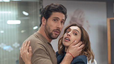 Enredos amorosos y una tropa enemies-to-lovers en esta divertida serie romántica Enredos amorosos y una tropa enemies-to-lovers en esta divertida serie romántica