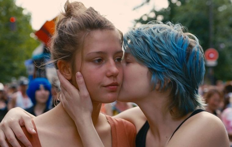 La película muestra el tiempo transcurrido entre los años de secundaria de Adèle y su vida adulta temprana como maestra de escuela.