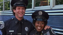 Marion Ramsey junto a Steve Guttenberg