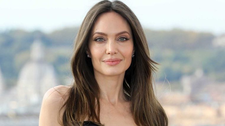Angelina Jolie se pone nuevamente detrás de cámaras