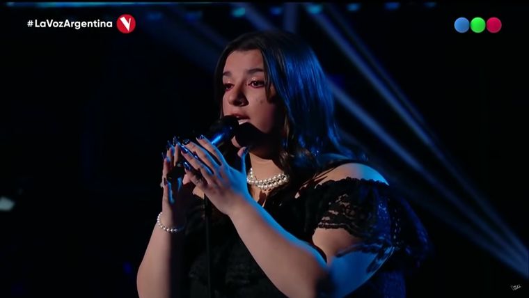 Luz la rompió con una canción de Disney y consiguió su pase a cuartos de final.