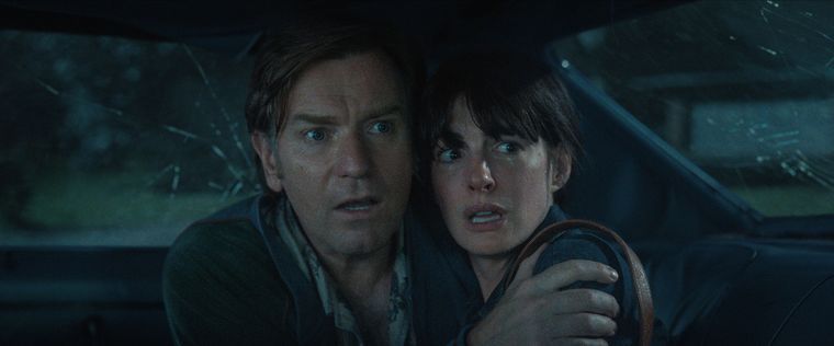 Ewan McGregor y Anne Hathaway en su primera colaboración en la pantalla grande.
