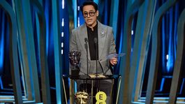 El actor recibió el BAFTA al Mejor Actor de Reparto, victoria que lo deja a un paso del Oscar