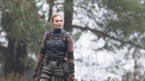 Sophie Turner en plena filmación de la serie de Tomb Raider.