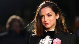 ana de armas reaparecio con un sorprendente cambio de look ana de armas reaparecio con un sorprendente cambio de look
