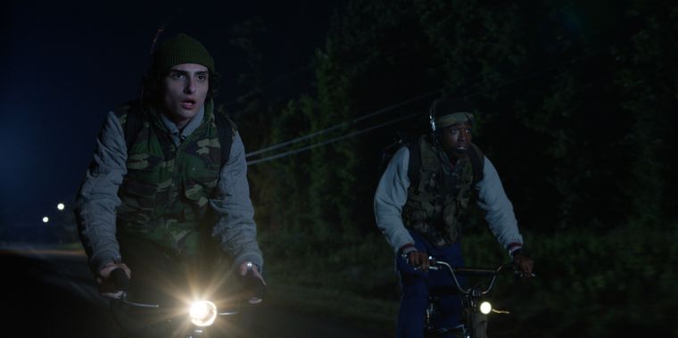 Mike (Finn Wolfhard) y Lucas (Caleb McLaughlin) en el final de Stranger Things. Mike (Finn Wolfhard) y Lucas (Caleb McLaughlin) en el final de Stranger Things.