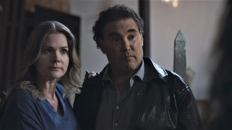El actor Eduardo Yáñez interpreta a Mateo Corona en Falsa Identidad 2.