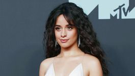 se filtraron las primeras imagenes de la nueva y sorprendente pelicula de camila cabello