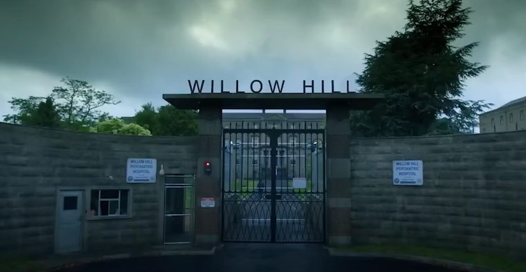 El hospital psiquiátrico Willow Hill esconde gran cantidad de secretos. El hospital psiquiátrico Willow Hill esconde gran cantidad de secretos. 