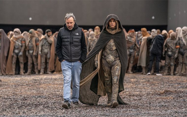 Denis Villeneuve junto a Timothée Chalamet en el rodaje de Dune