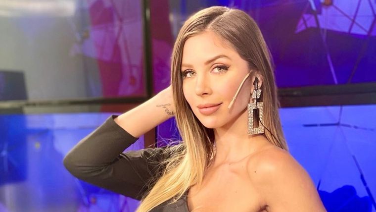 Romina Malaspina utiliza su cuenta de Instagram para modelar sus prendas