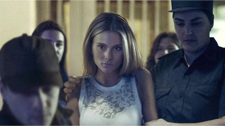 La película, que narra el mediático caso de una joven argentina que fue condenada a prisión perpetua por el asesinato de su novio en 2018, llega mañana al streaming