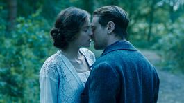 La película se basa en un clásico de la literatura. La película se basa en un clásico de la literatura.