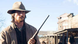 Christian Bale es uno de los protagonistas de 3:10 Misión peligrosa (2007). Christian Bale es uno de los protagonistas de 3:10 Misión peligrosa (2007).