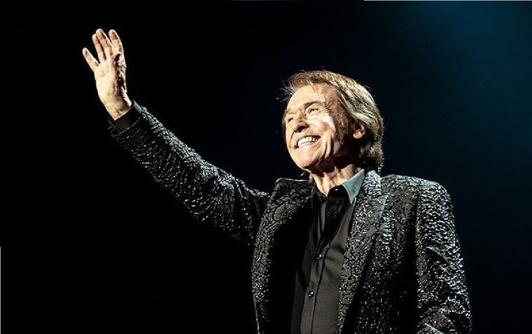 Raphael es un cantante y actor español de 79 años.