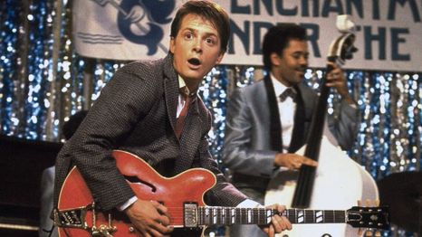 Michael J. Fox como Marty McFly en Volver al futuro