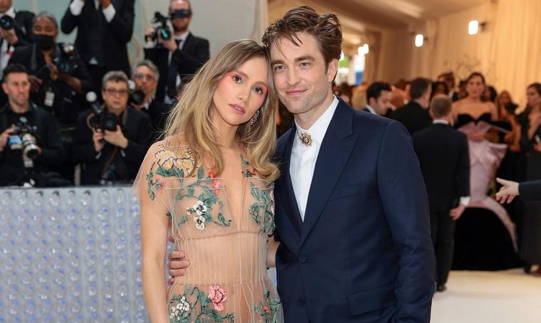 Robert Pattinson le habría propuesto matrimonio a su novia.
