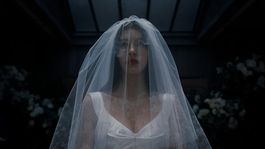 Camila Morrone protagoniza Algo terrible está a punto de suceder. Camila Morrone protagoniza Algo terrible está a punto de suceder.