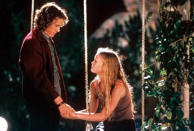 Heath Ledger y Julia Stiles protagonizan la película original. Heath Ledger y Julia Stiles protagonizan la película original.