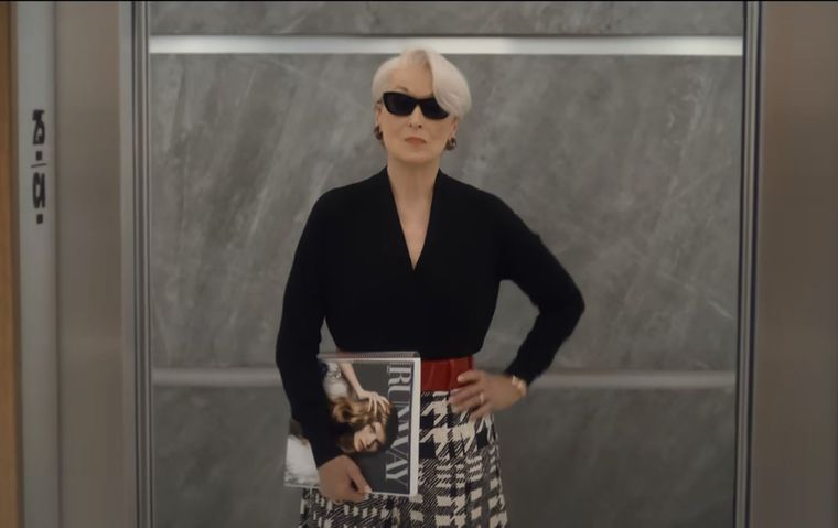 Miranda Priestly, la Reina de Hielo, regresa para la secuela de El Diablo viste a la moda. Miranda Priestly, la Reina de Hielo, regresa para la secuela de El Diablo viste a la moda.